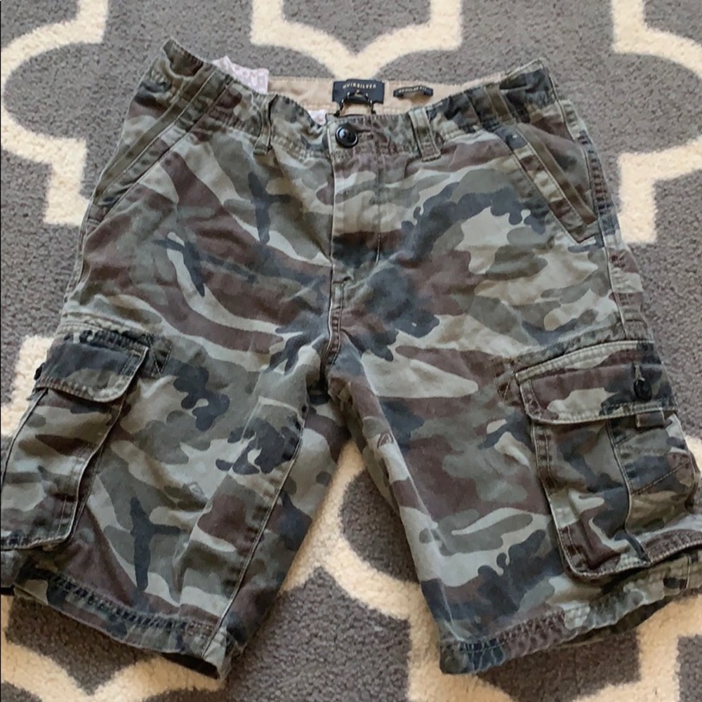 Quicksilver cargo shorts in youth size 28 US